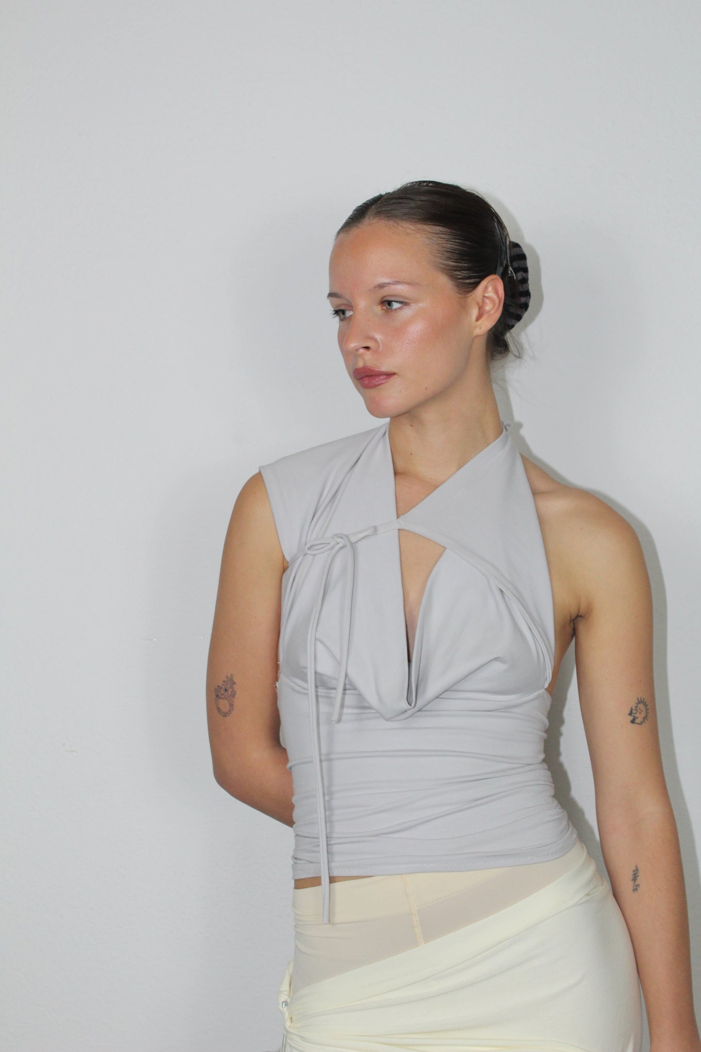 The Mevanou Top (In Light Gray)