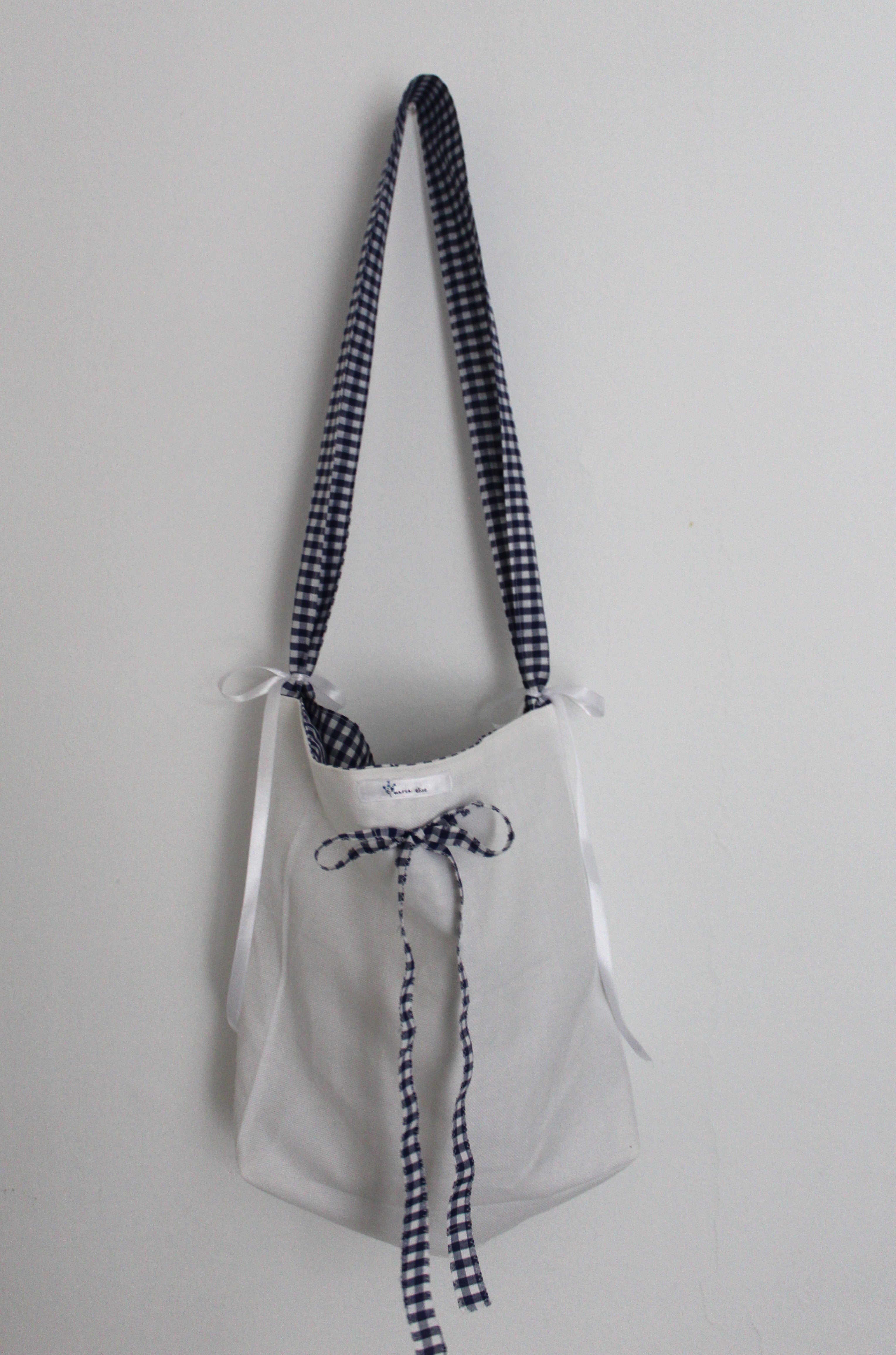 Bow tote outlet